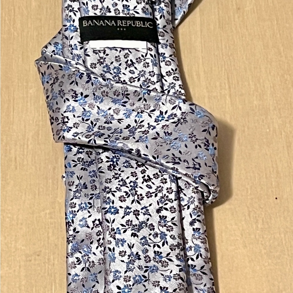 Banana Republic Silver Floral Silk Tie